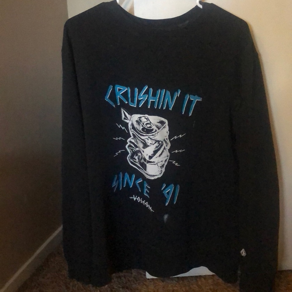 black volcom sweater